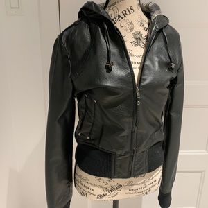 Nice fitting faux leather nice quality jacket